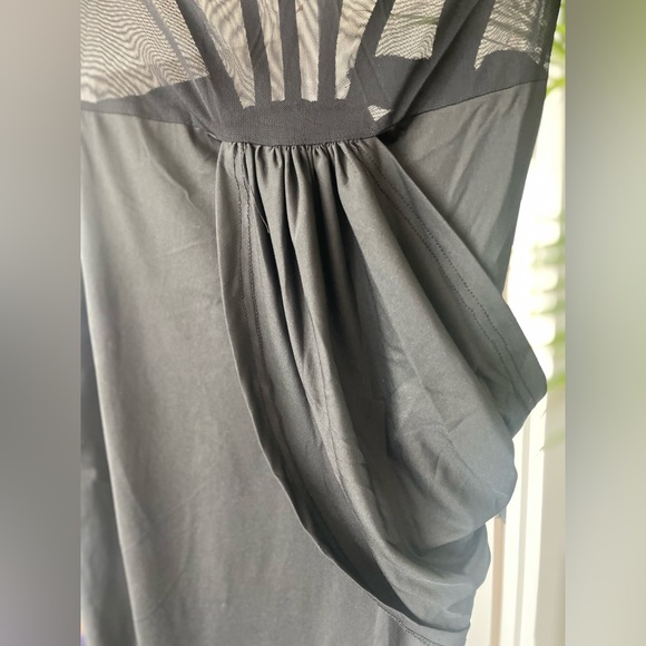 BEAUTIFUL PARTY GOWN CUT BACK WITH SHEER TOP - Picture 3 of 11